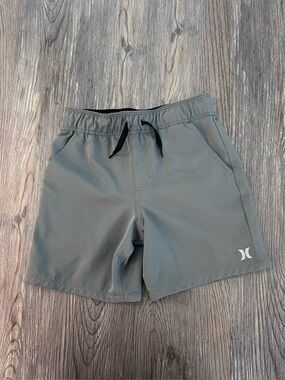 Hurley boys shorts size S 6-7
